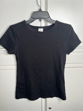 ☀️ H&M Black Ribbed Crew Neck Tee